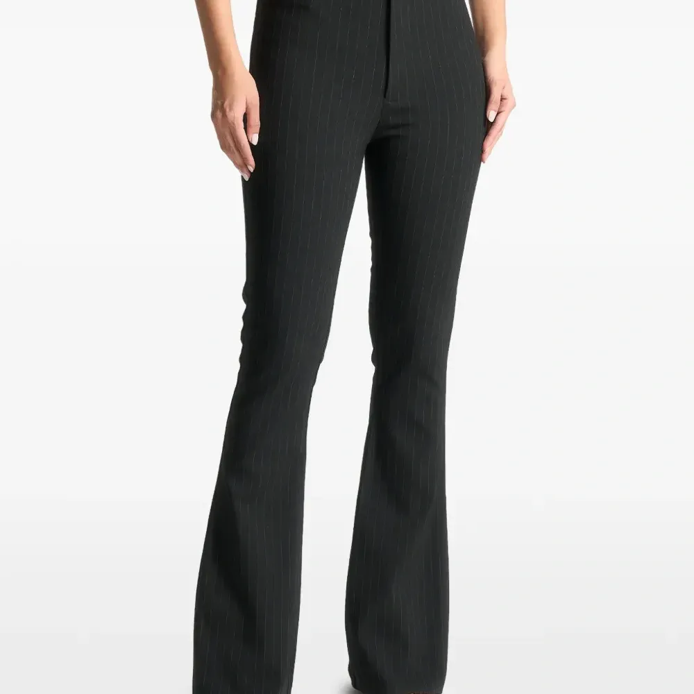 Брюки в тонкую полоску