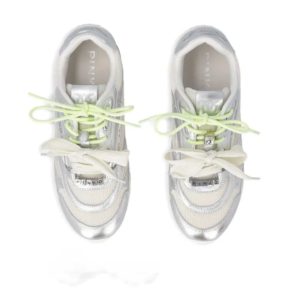 Кроссовки с панелями