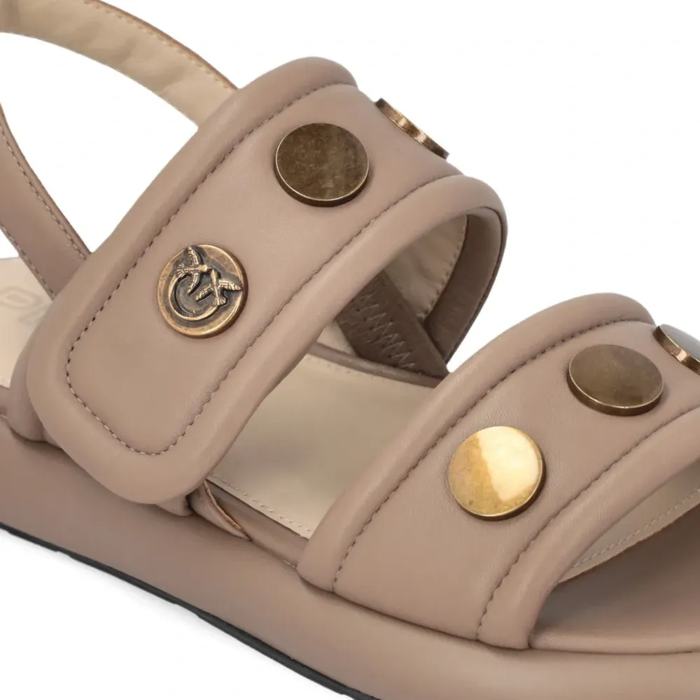 Сандалии с заклепками Сандалии с заклепками