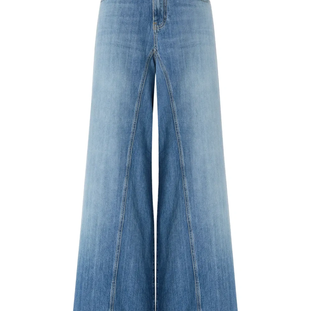 Джинсы с вышивкой на карманах