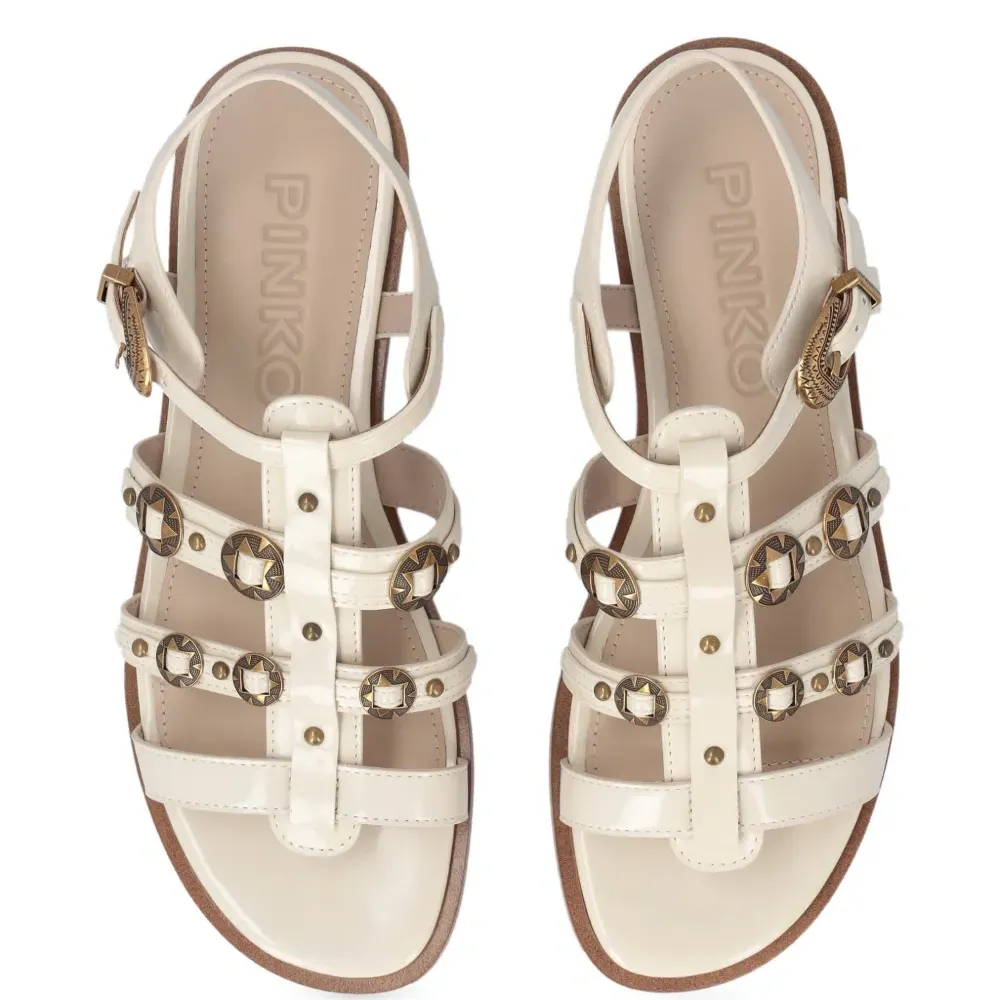 Сандалии с пряжками