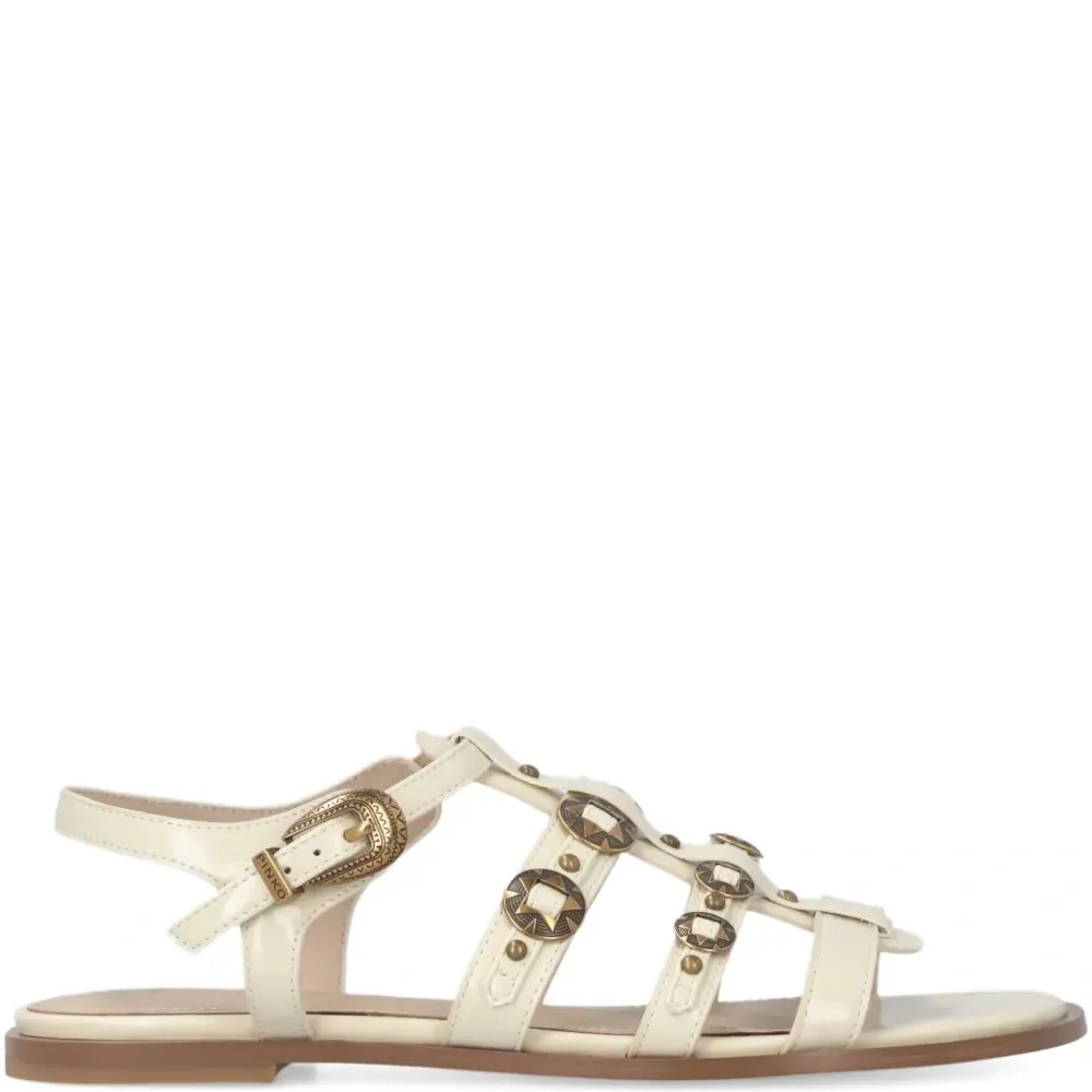 Сандалии с пряжками