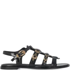 Сандалии с заклепками и пряжками