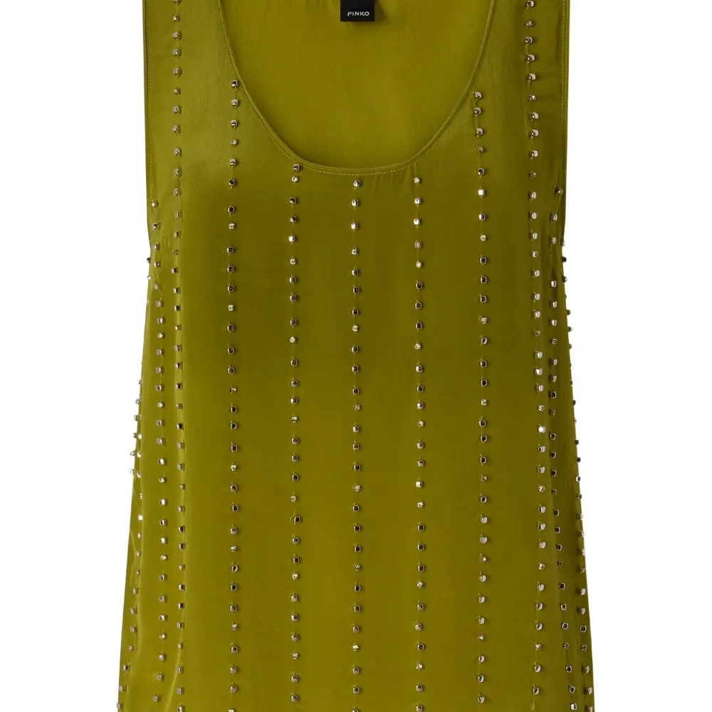 Декорированный топ с U-образным вырезом