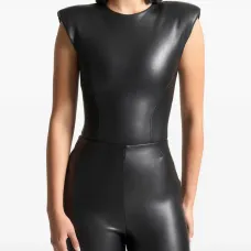 Кожаное боди с широкими плечами