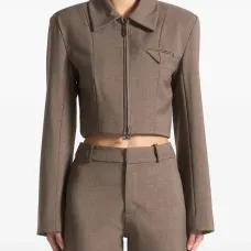 Куртка на молнии с широкими плечами Куртка на молнии с широкими плечами