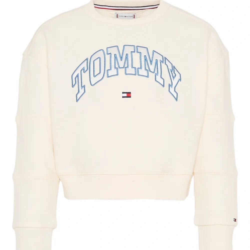 Свитшот с вышитым логотипом и круглым вырезом