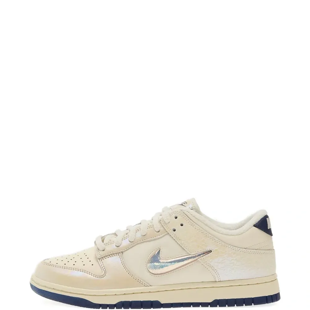 Кроссовки Dunk Low на шнуровке