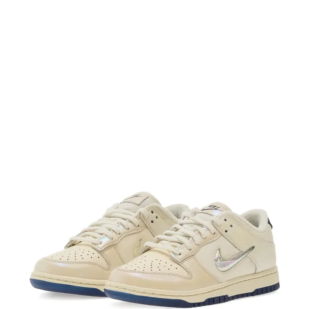 Кроссовки Dunk Low на шнуровке