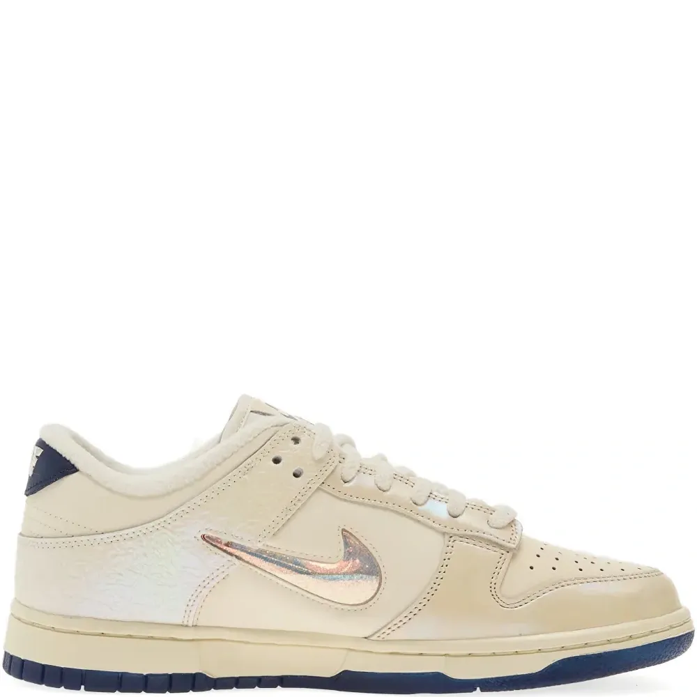 Кроссовки Dunk Low на шнуровке