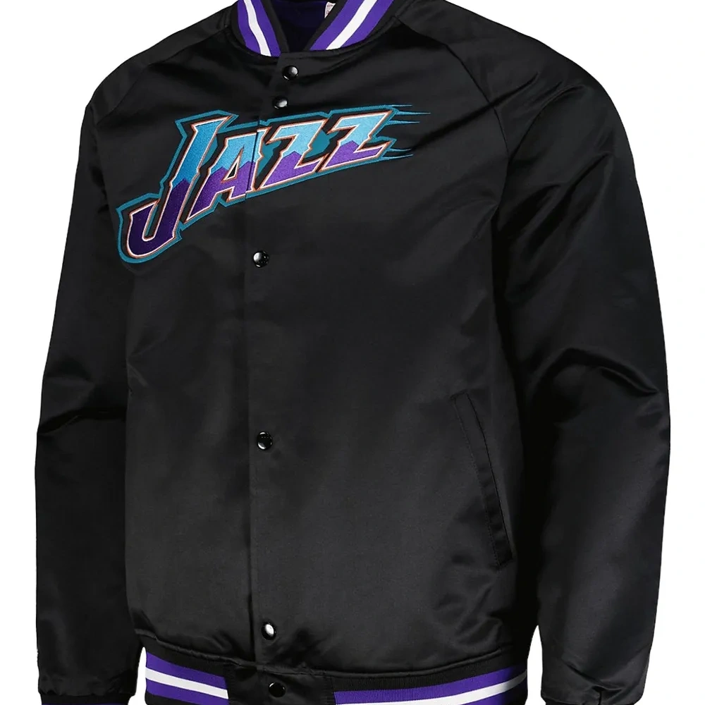 Атласная бомбер-куртка