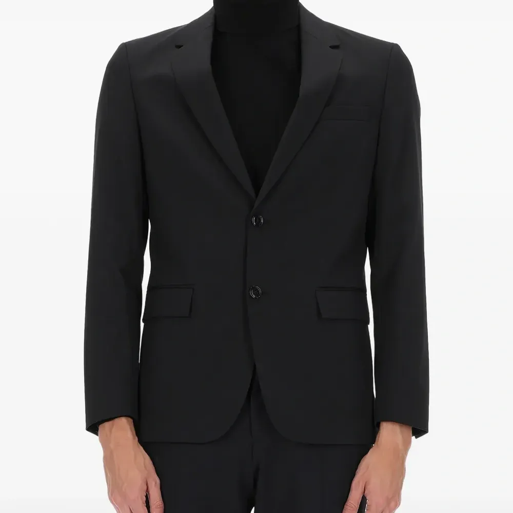 Пиджак на двух пуговицах