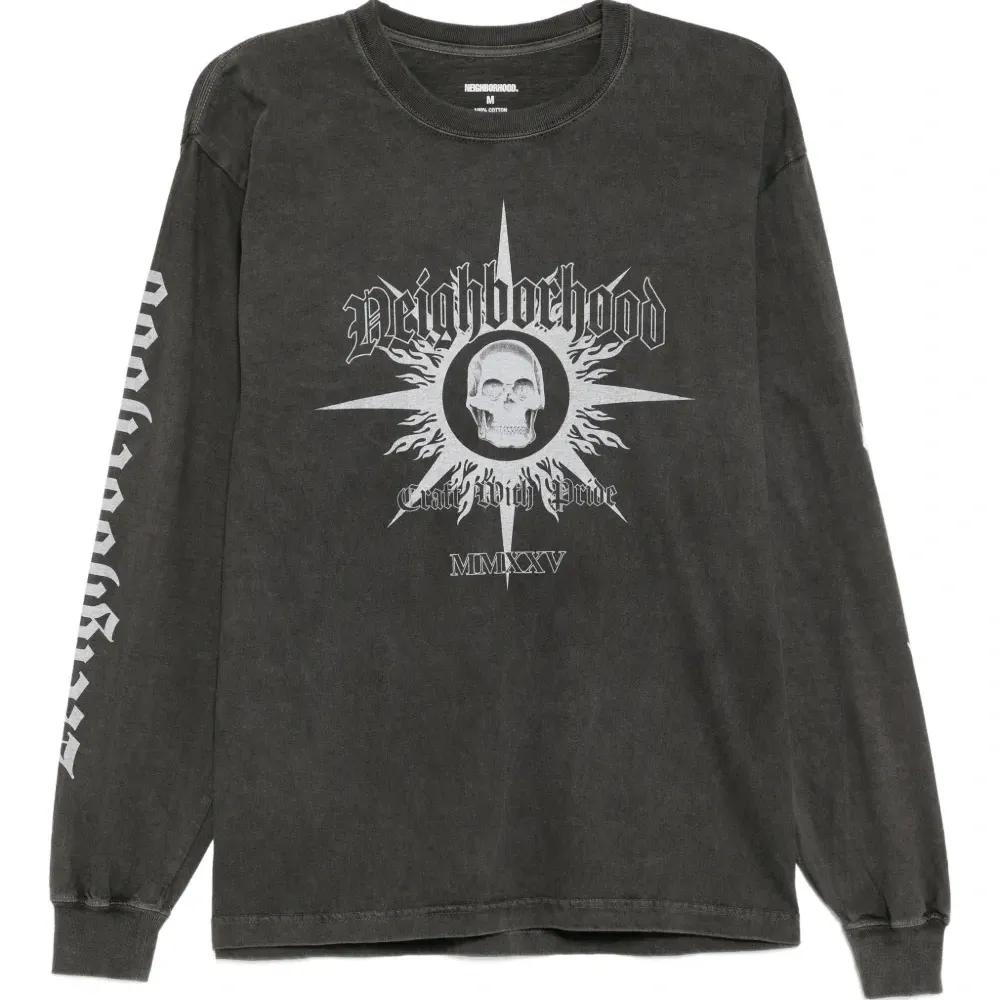 Лонгслив с черепом