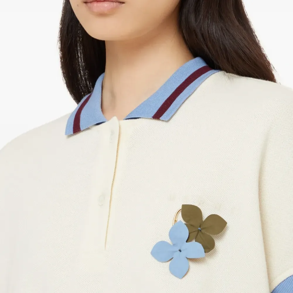 Брошь с цветочным декором