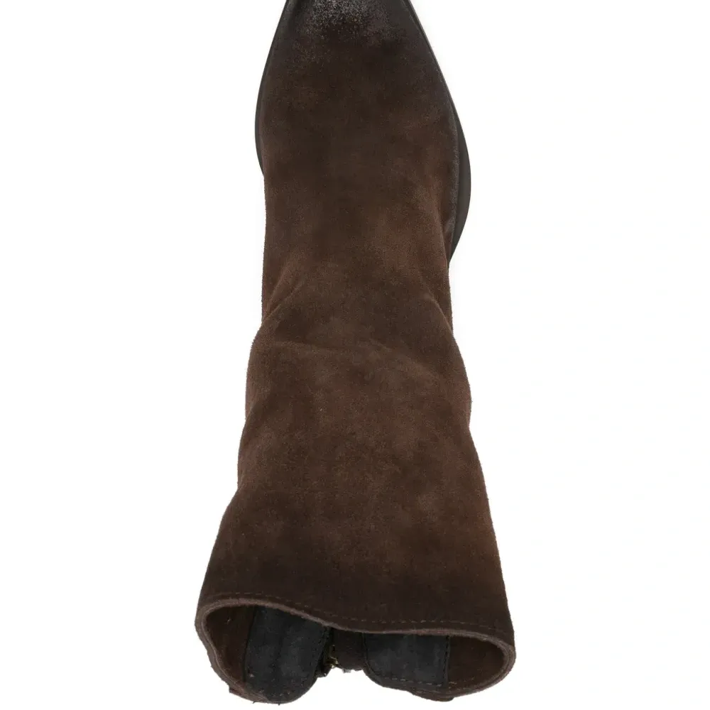 Остроконечные ботинки на молнии