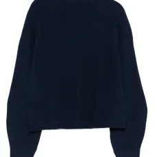 Свитер с высоким воротником