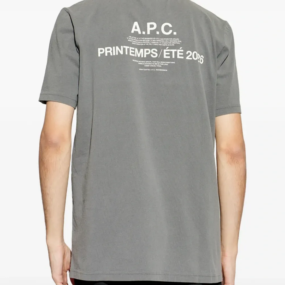 Футболка с круглым вырезом