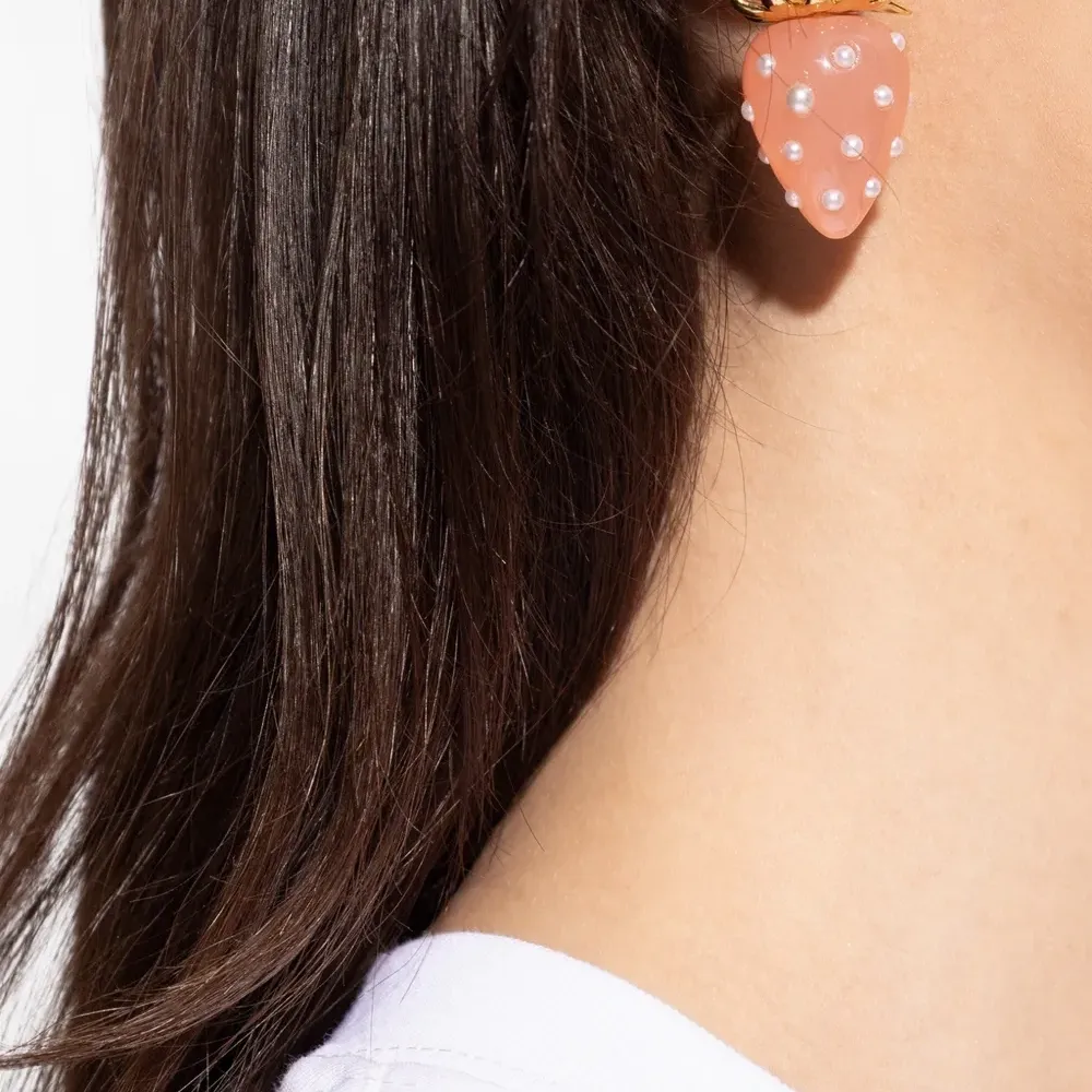 Серьги с жемчугом и клубничным мотивом