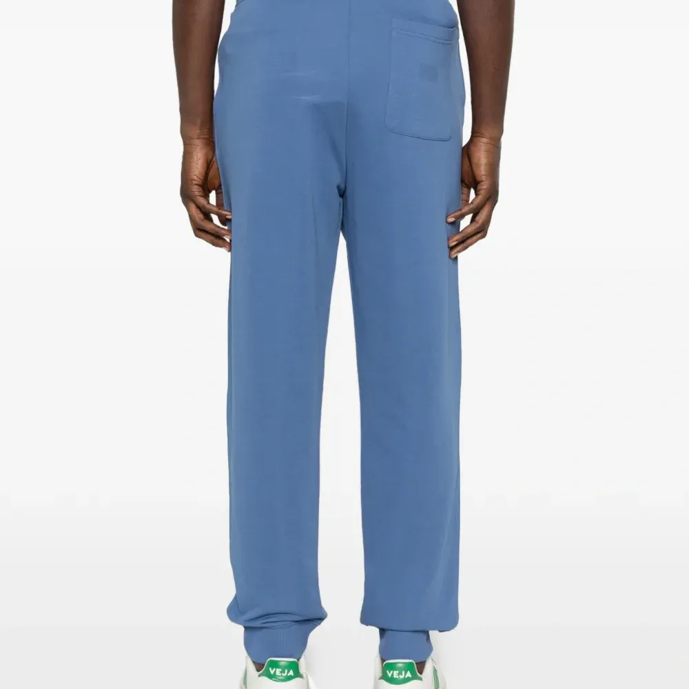 Синие спортивные брюки