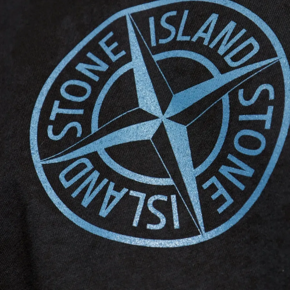 Футболка с логотипом