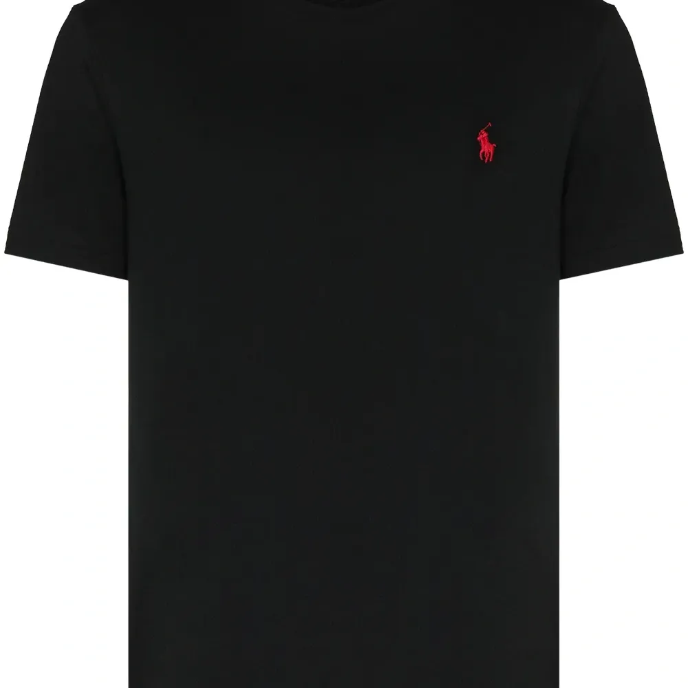 Футболка с вышитым логотипом