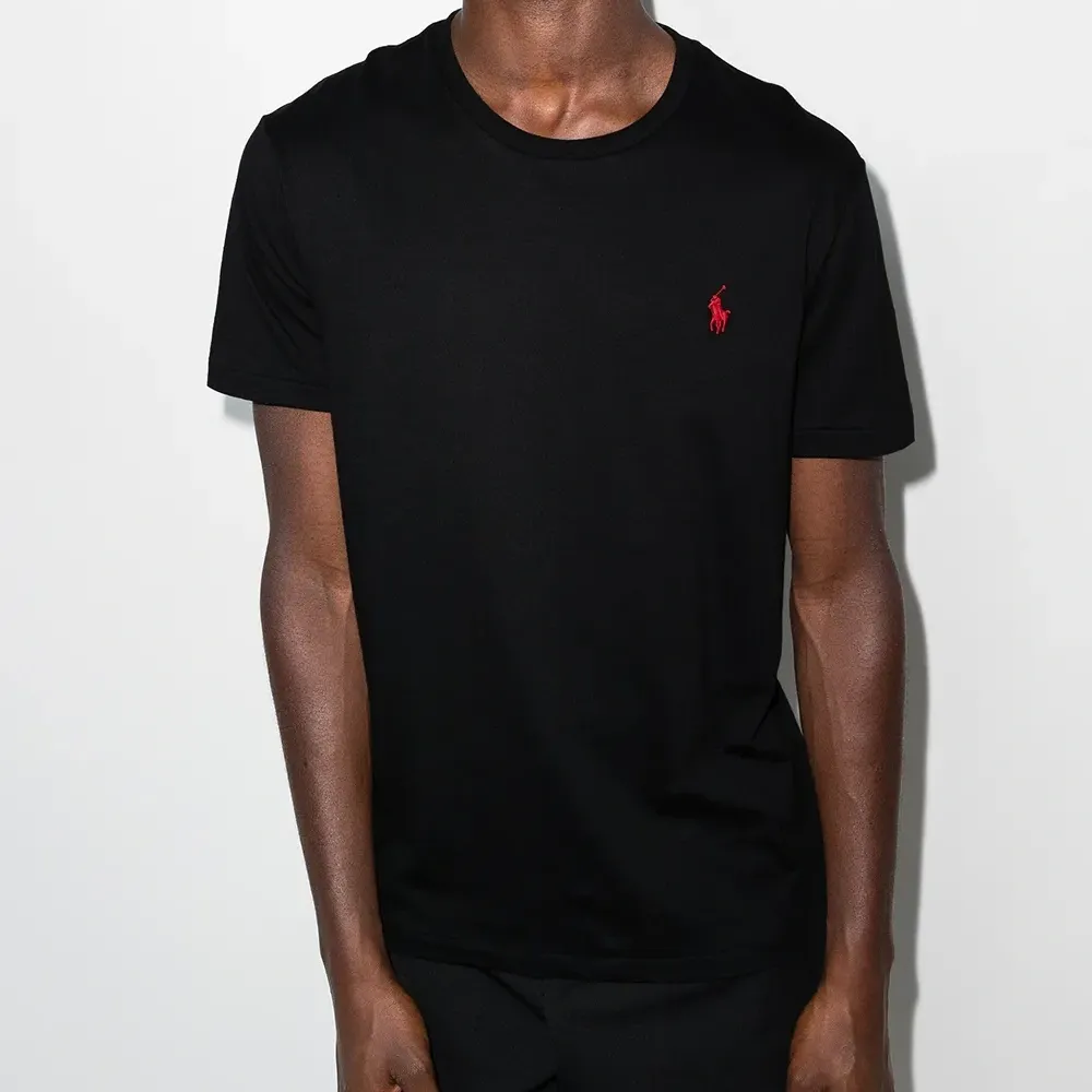 Футболка с вышитым логотипом