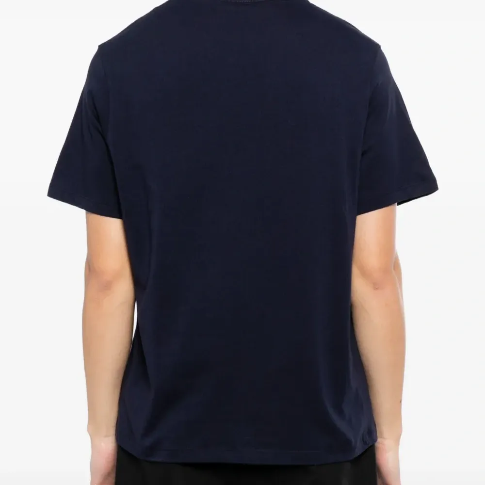 Футболка с монограммой и нагрудным карманом