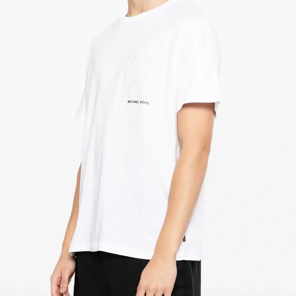 Футболка с монограммой и нагрудным карманом