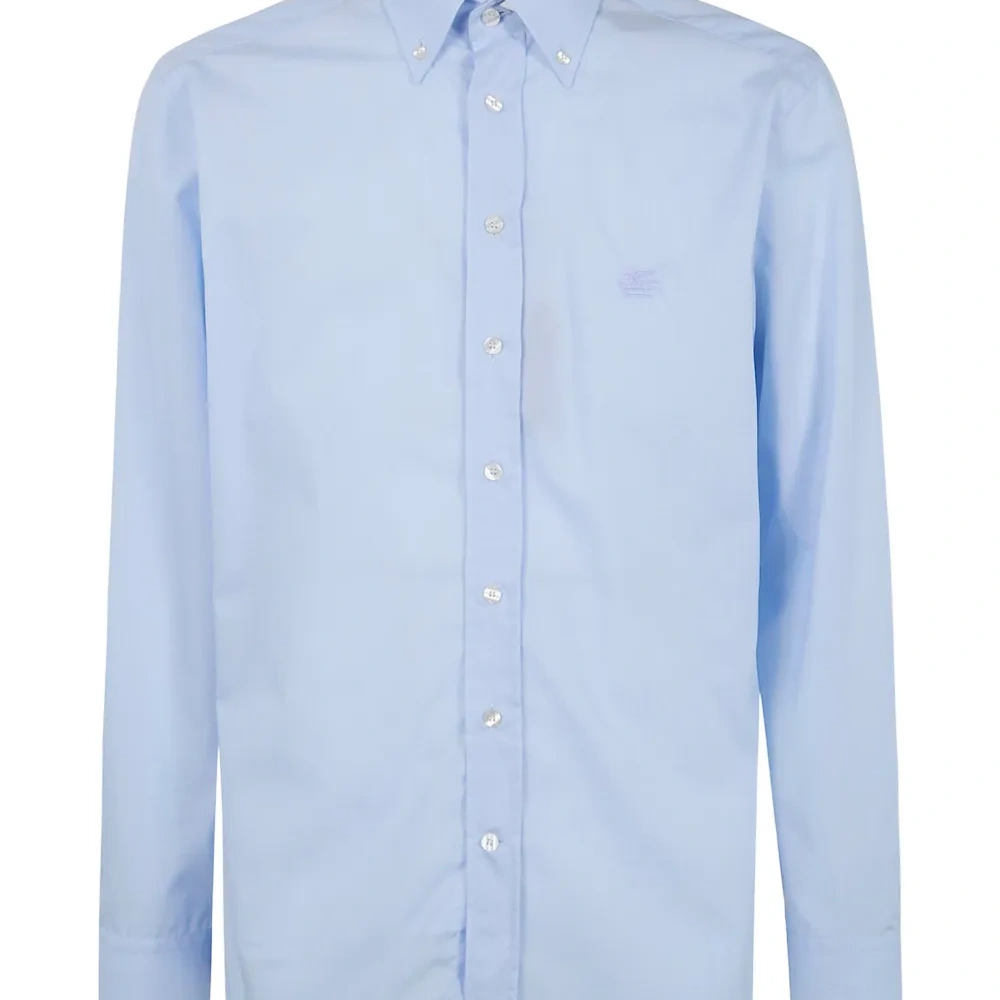 Рубашка с вышитым логотипом и на пуговицах