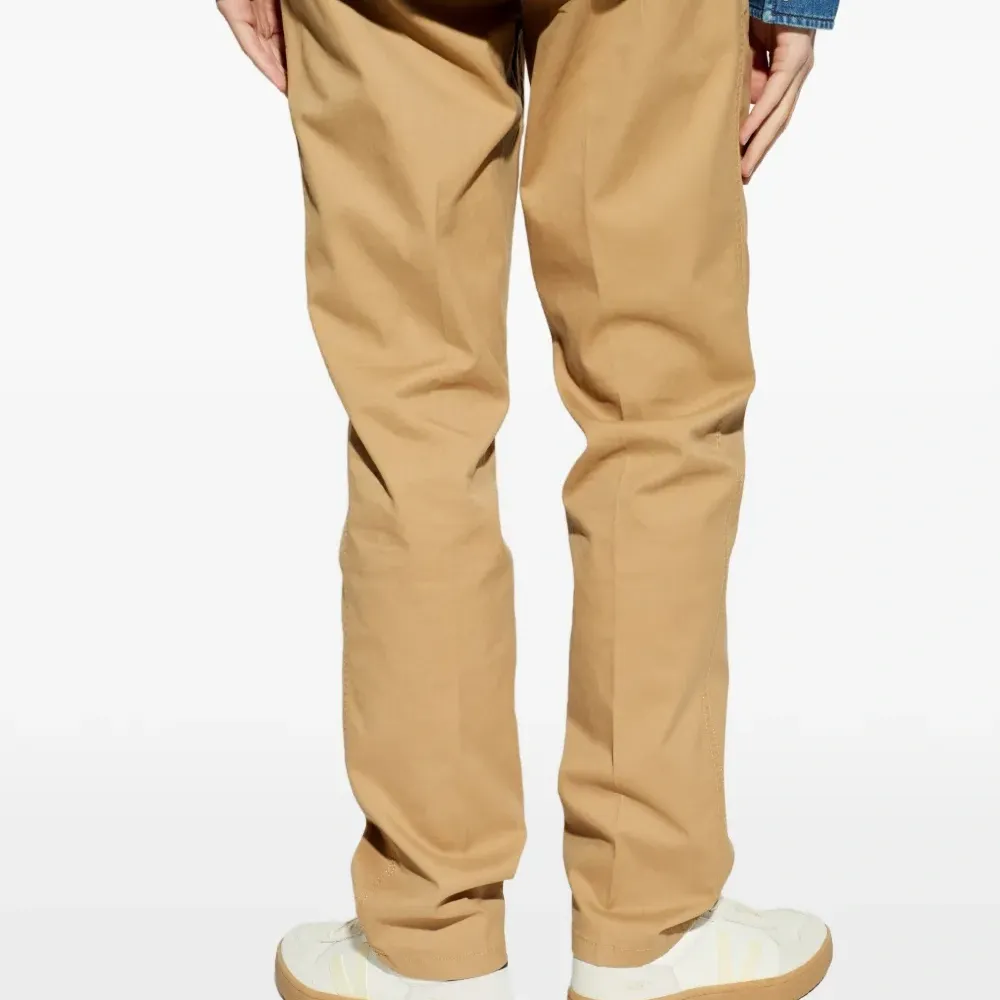 Брюки на пуговицах