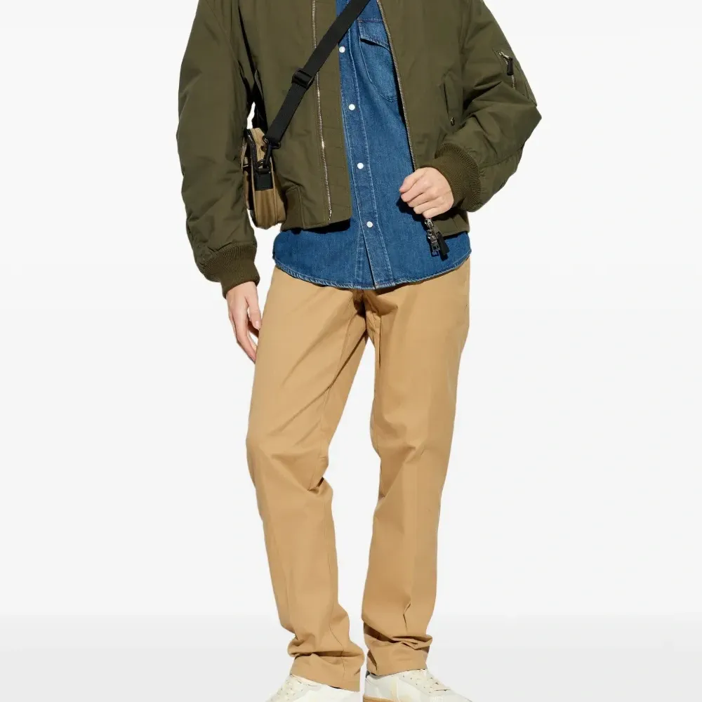 Брюки на пуговицах