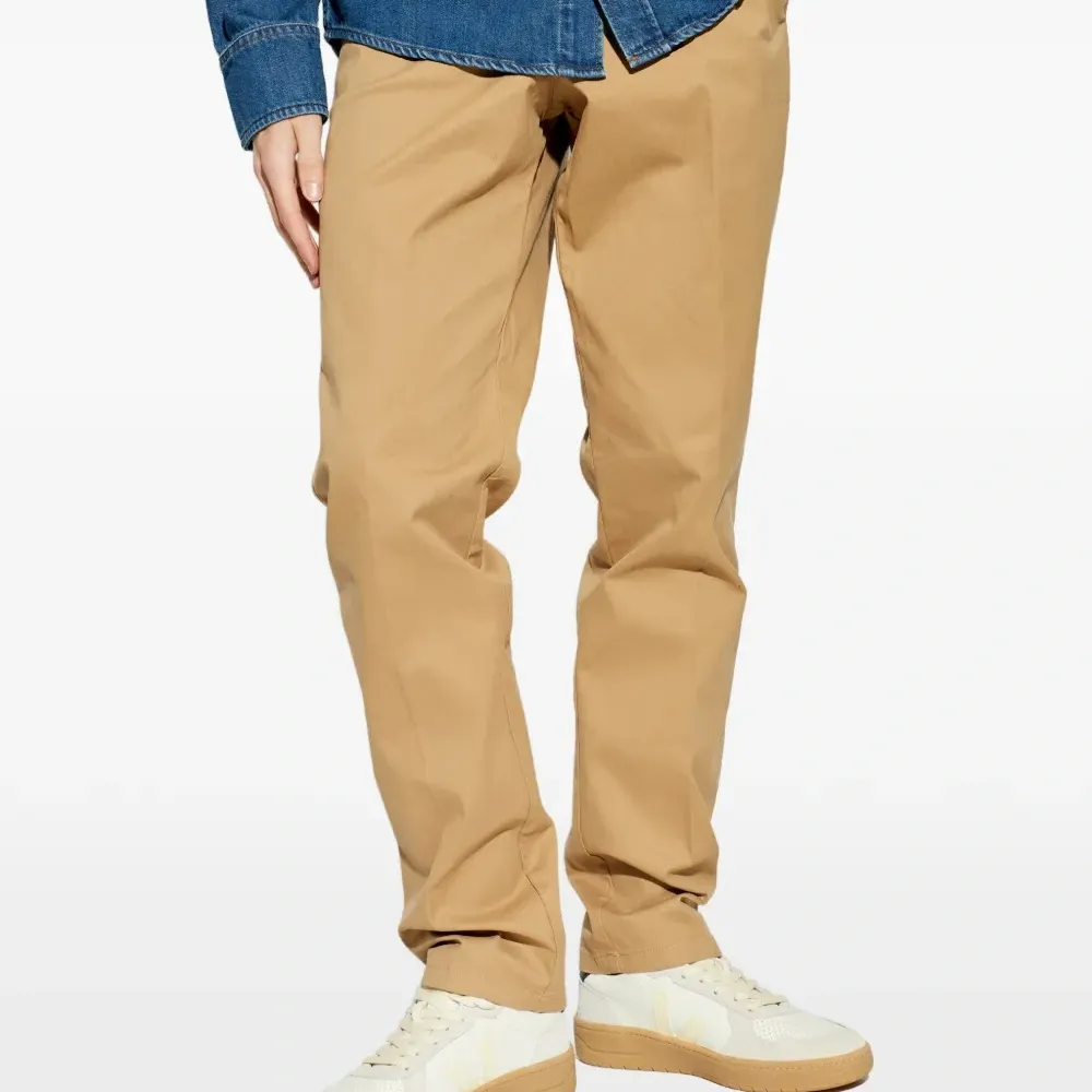 Брюки на пуговицах