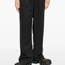 Брюки на эластичном поясе Брюки на эластичном поясе