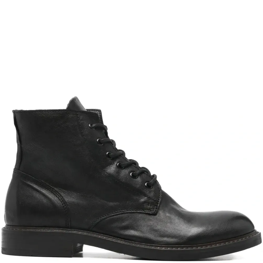 Ботинки на шнуровке