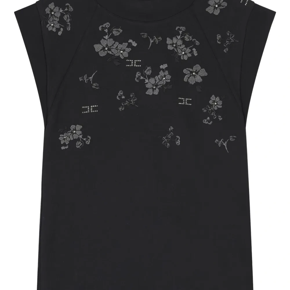 Платье с цветочной вышивкой