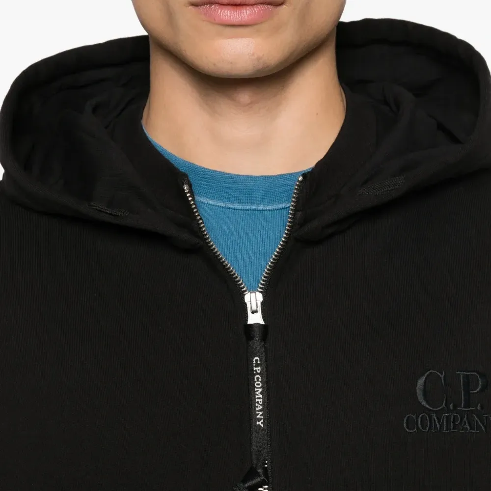 Худи с вышитым логотипом