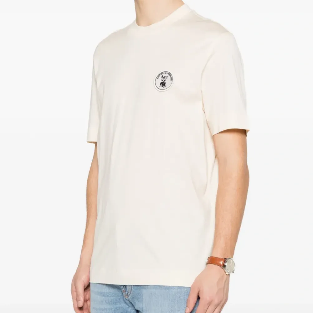 Футболка с нашивкой-логотипом