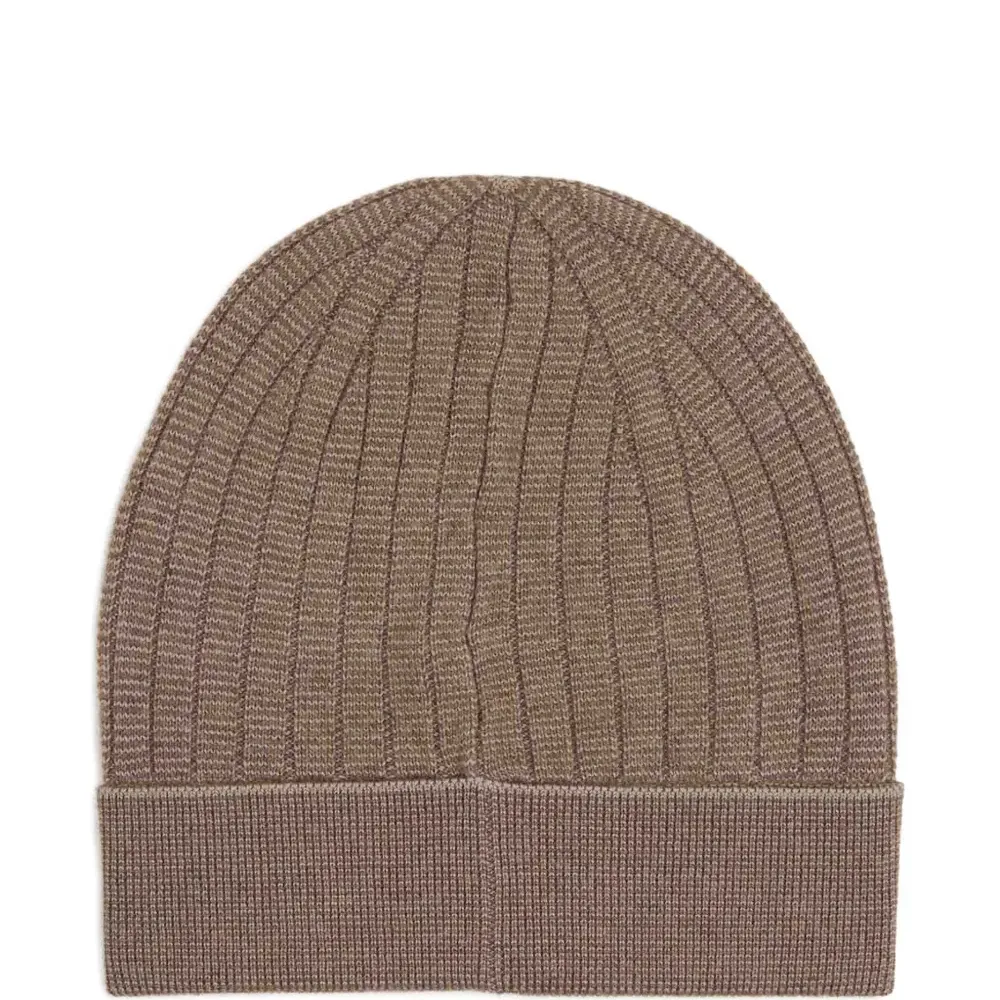 Вязаная шапка с логотипом