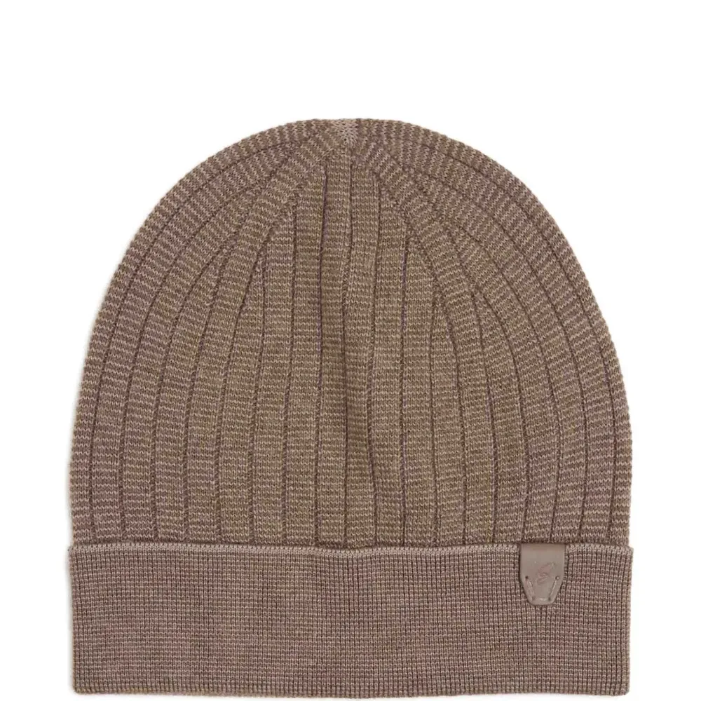 Вязаная шапка с логотипом