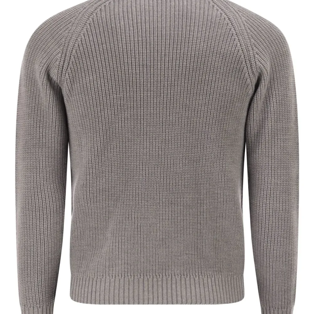 Свитер в рубчик с круглым вырезом