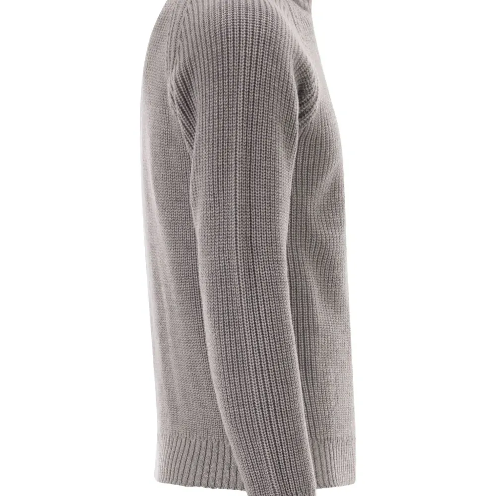 Свитер в рубчик с круглым вырезом