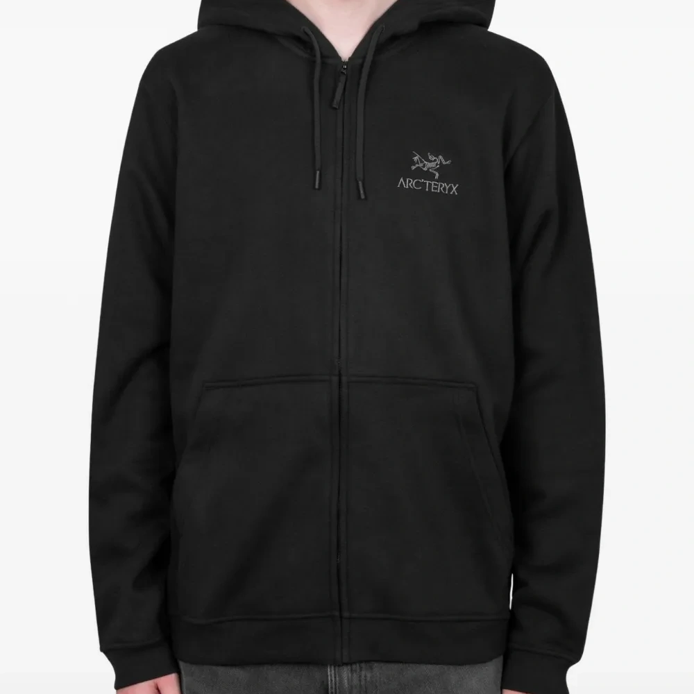 Толстовка на молнии с вышитым логотипом