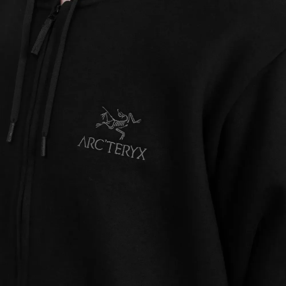 Толстовка на молнии с вышитым логотипом