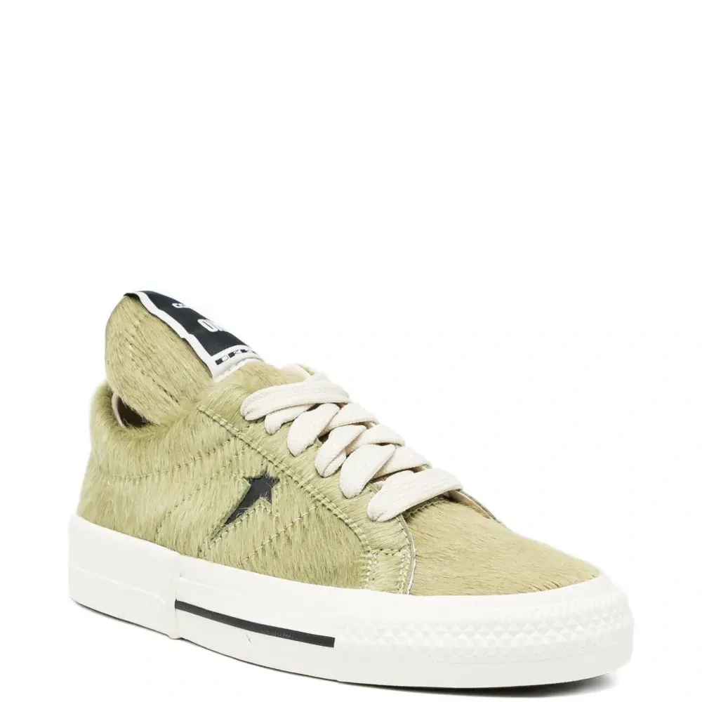 Кроссовки из искусственного меха