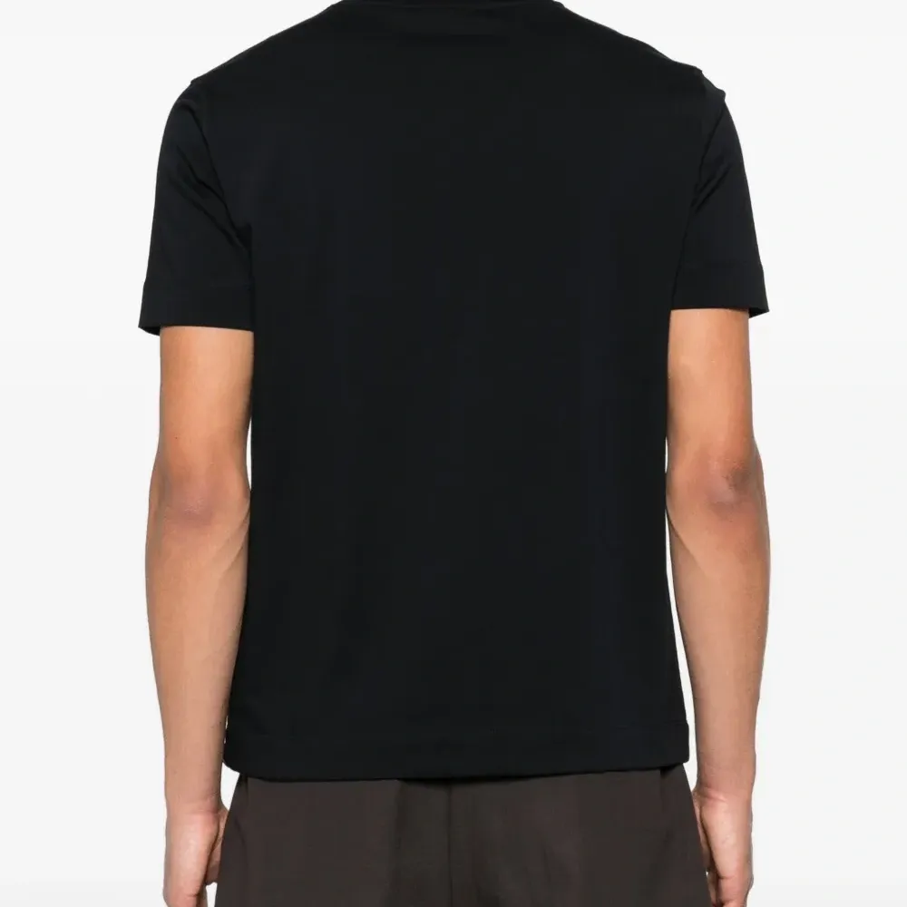 Футболка с нашивкой-логотипом