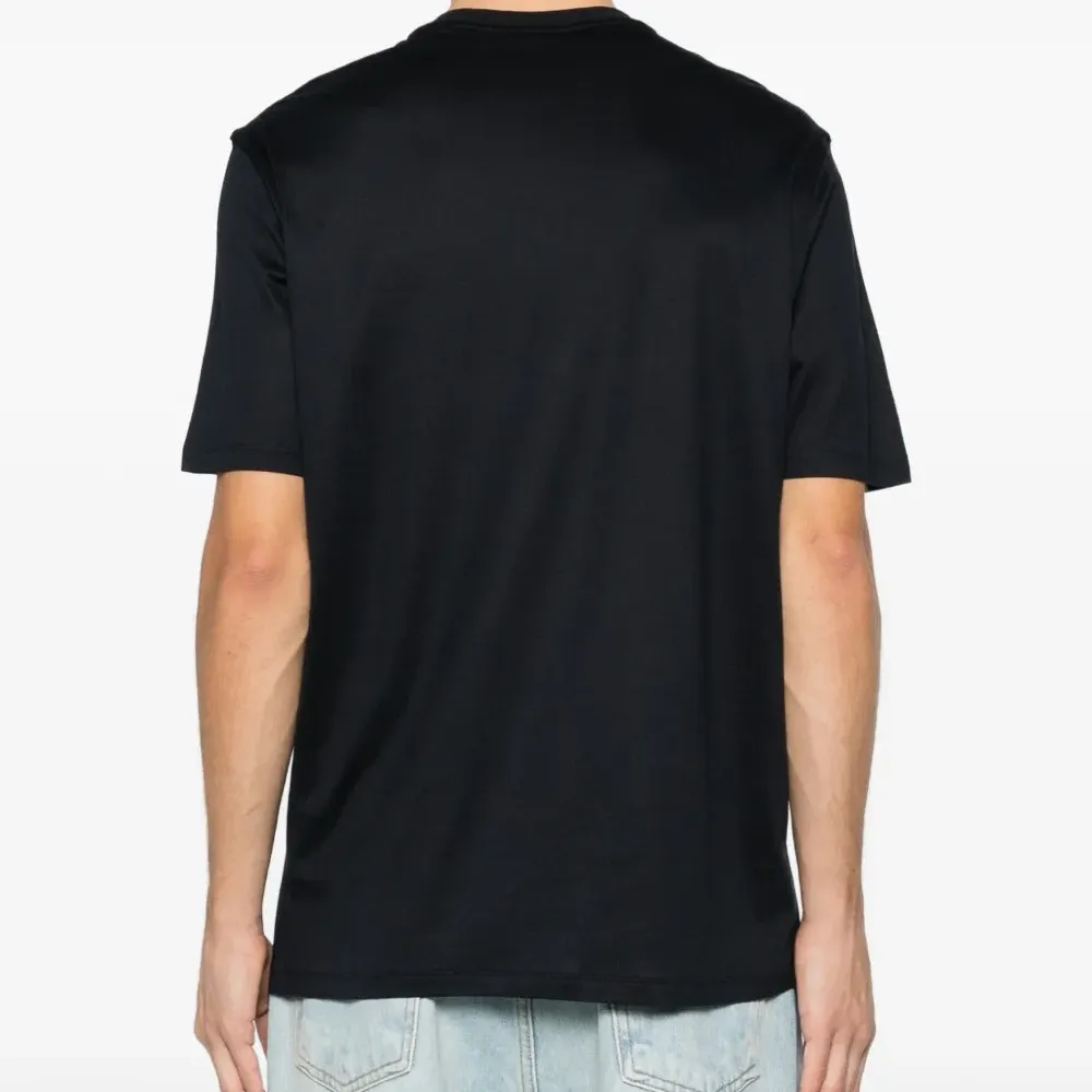 Футболка с вышитым логотипом