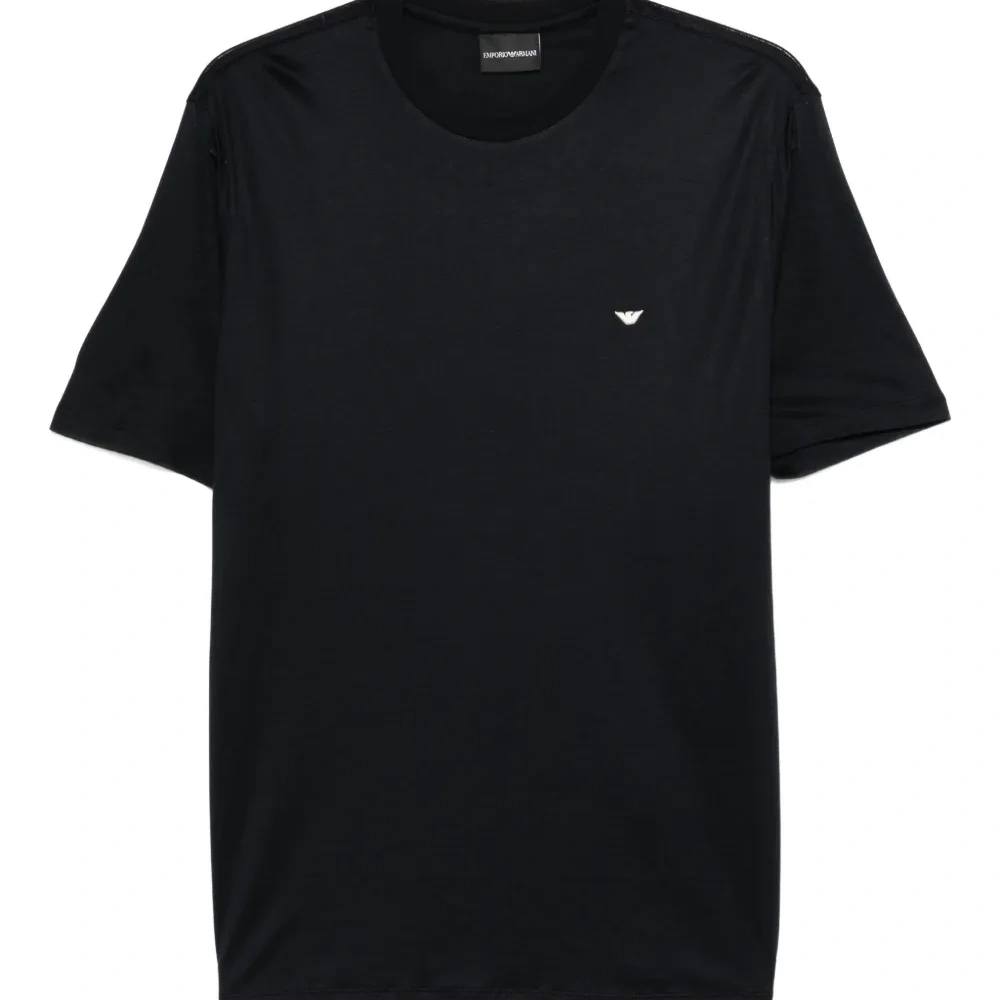 Футболка с вышитым логотипом