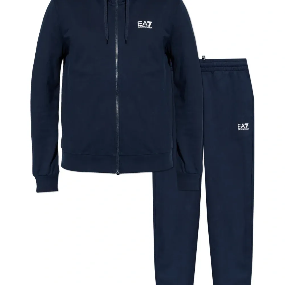 Спортивный костюм с капюшоном на молнии