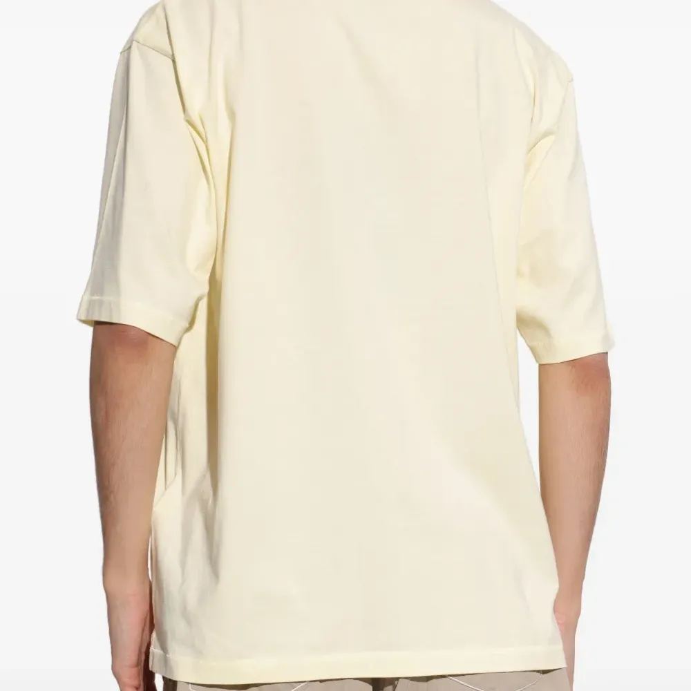 Футболка с вышивкой