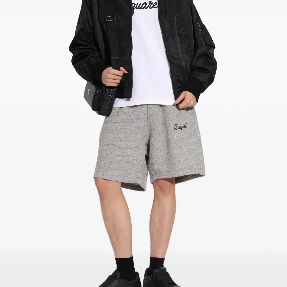 Футболка с логотипом